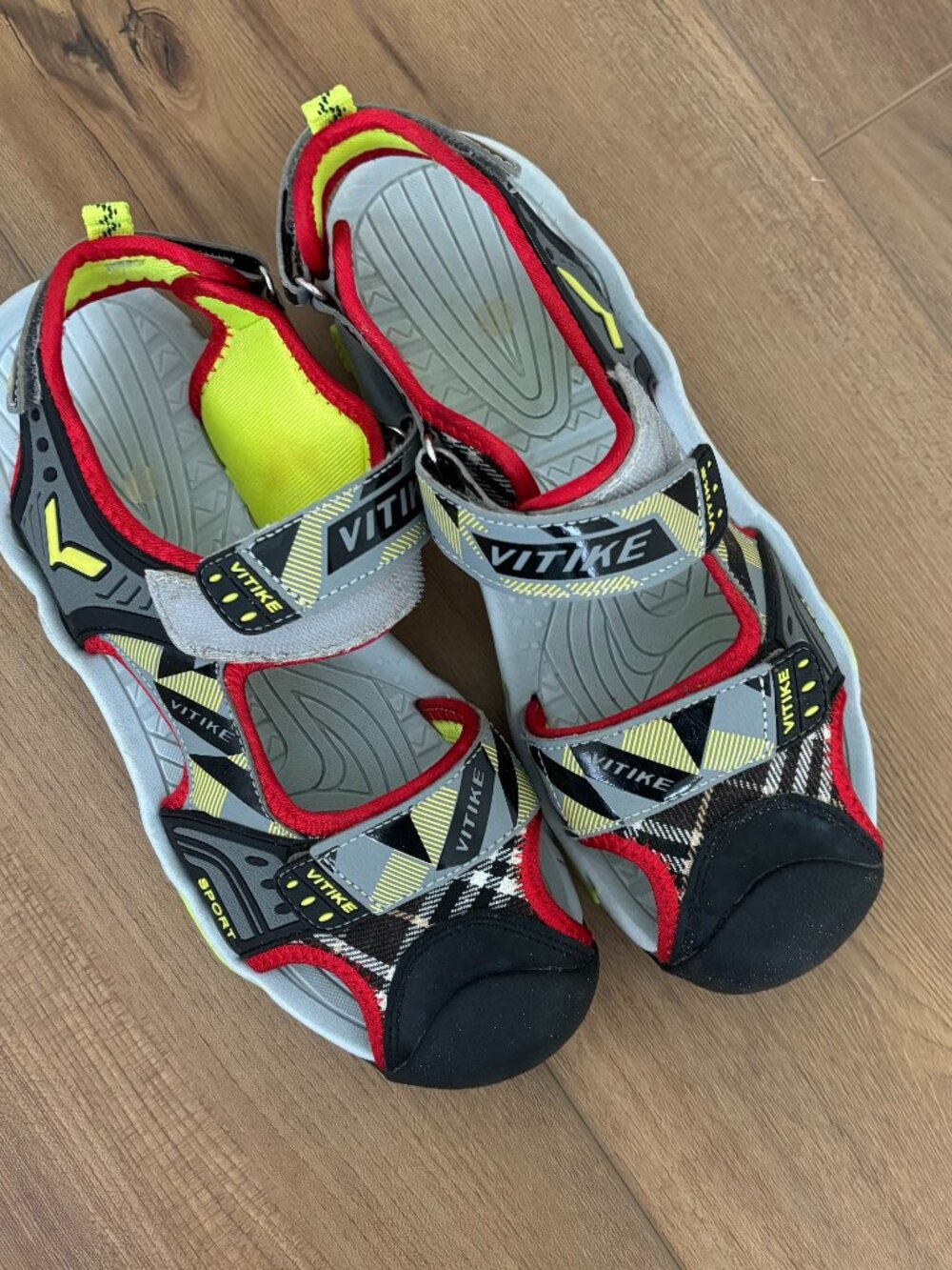 Quick drying closed-Toe Outdoor Women's athletic Sandals (size 8.5)